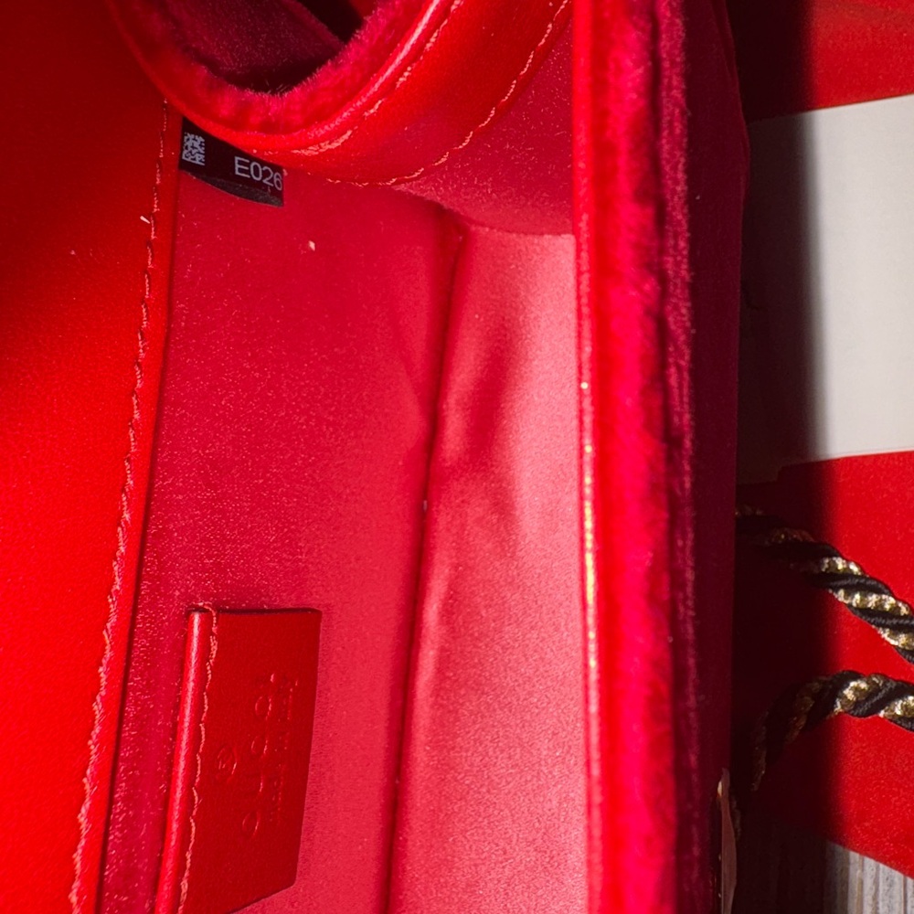 Gucci Red Velvet Crossbody Bag | 💯Authentic | Gold Chain | Like New - Picture 4 of 4